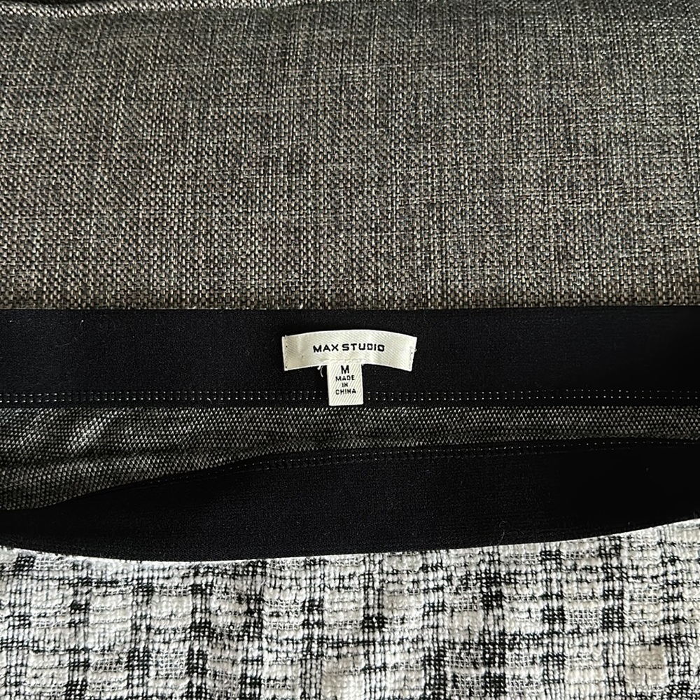 Business casual pencil skirt. Size Medium, stretchy waste band and fabric. - Picture 2 of 3